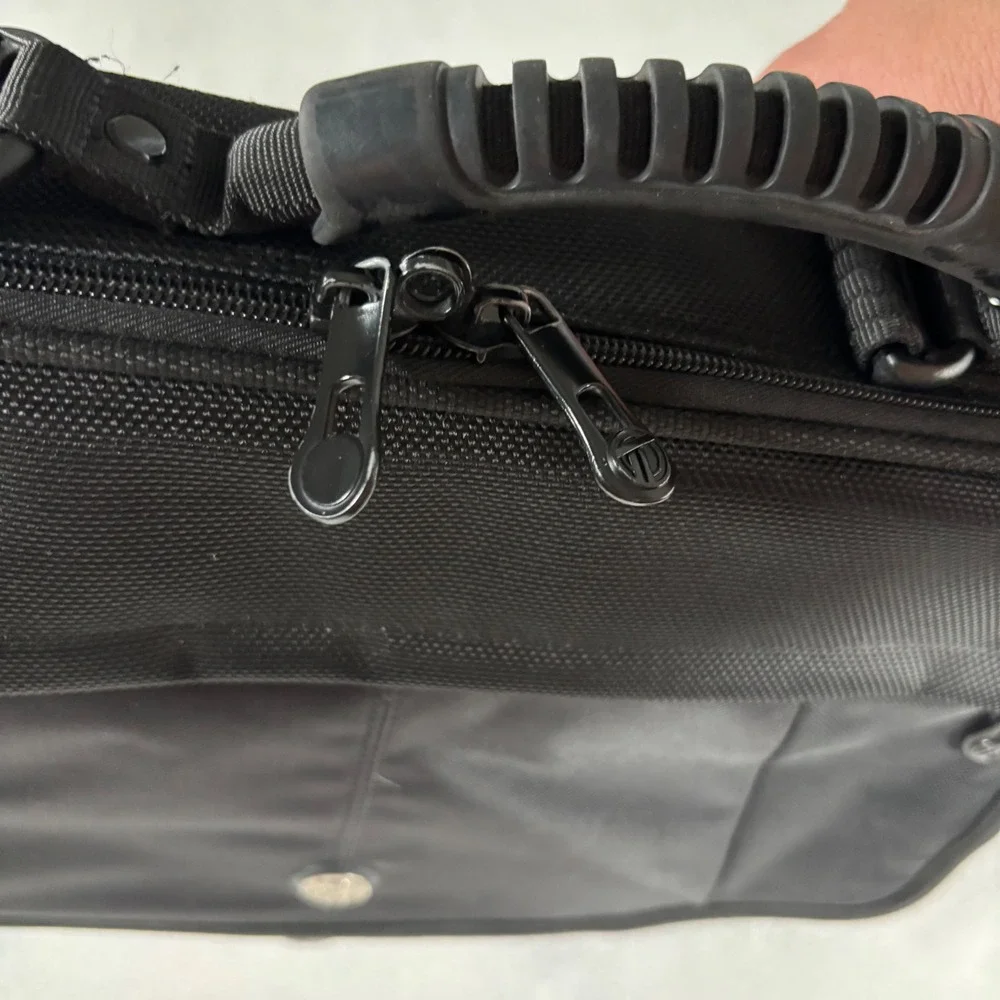 Targus Laptop Messenger Bag Unisex Medium Black Excellent Dome Protection System